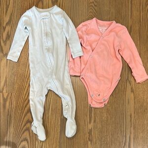 L’ovedbaby Bodysuit and footed pajama 6-9M